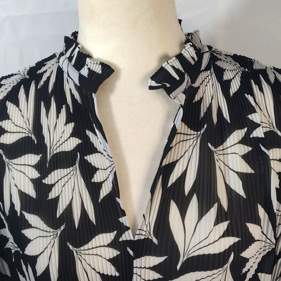 Ann Taylor Ruffled Top - Picture 4 of 11